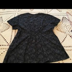Peaches brand medium size scrub top